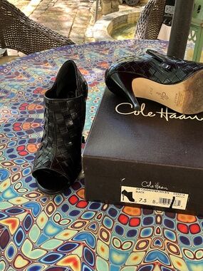 Cole Haan Nike Air “Cassandra “ Black Woven Peep Toe Zip Up Heel 7.5